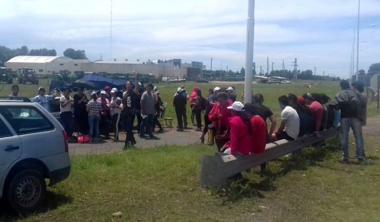 Trabajadores se concentraron en el cruce de rutas 188 y 35 contra las ...