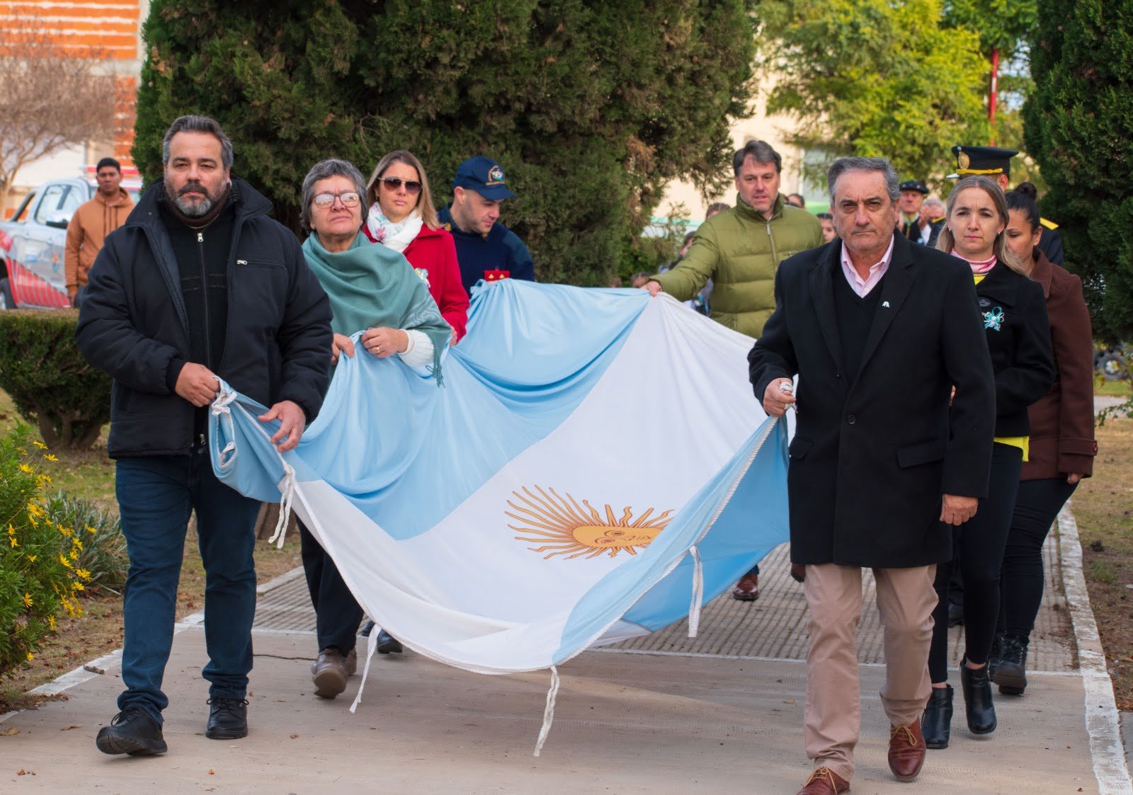 Emotivo acto por el 25 de Mayo en Emb. Martini - Zonal Noticias