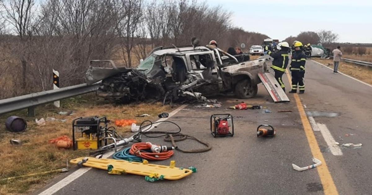 Dos personas murieron en un trágico choque en la Ruta 35 - Zonal Noticias