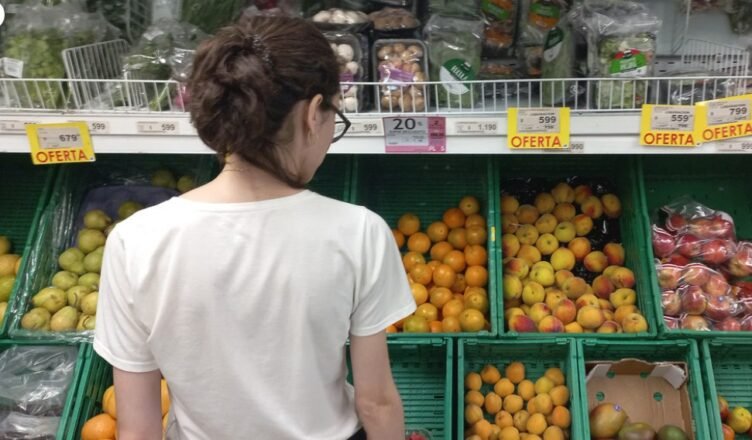 Una familia de cuatro integrantes necesitó $1.531.473 en junio para no caer en la pobreza