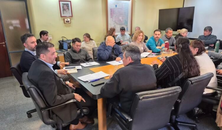 La Mesa Intersindical consideró «insuficiente» la propuesta salarial y se pasó a un cuarto intermedio hasta el lunes