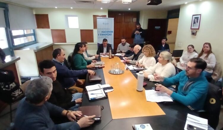 Paritaria estatal: El Gobierno escuchó los pedidos de los gremios pero no hizo una oferta salarial