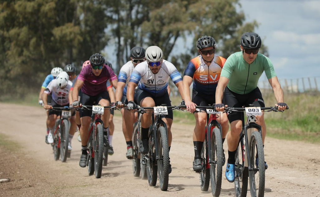 Un buen número de ciclistas se sumó a la primera edición del «Rural Bike» Aniversario Alta Italia- Ojeda